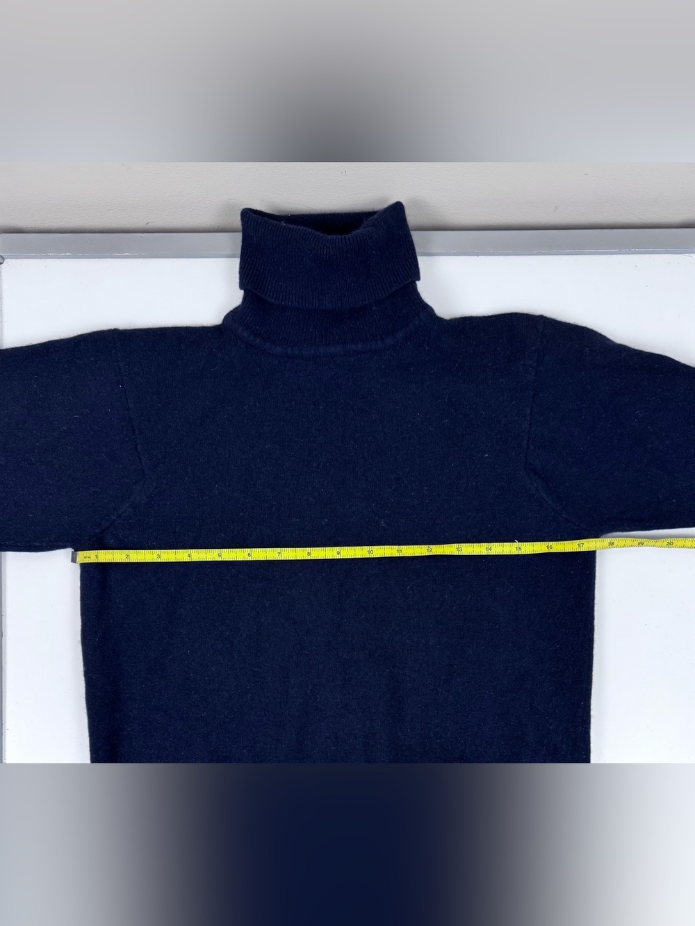 Vintage 1990s Ralph Lauren Women’s Lambswool Cashmere Turtleneck Sweater in Navy - Picture 7 of 10
